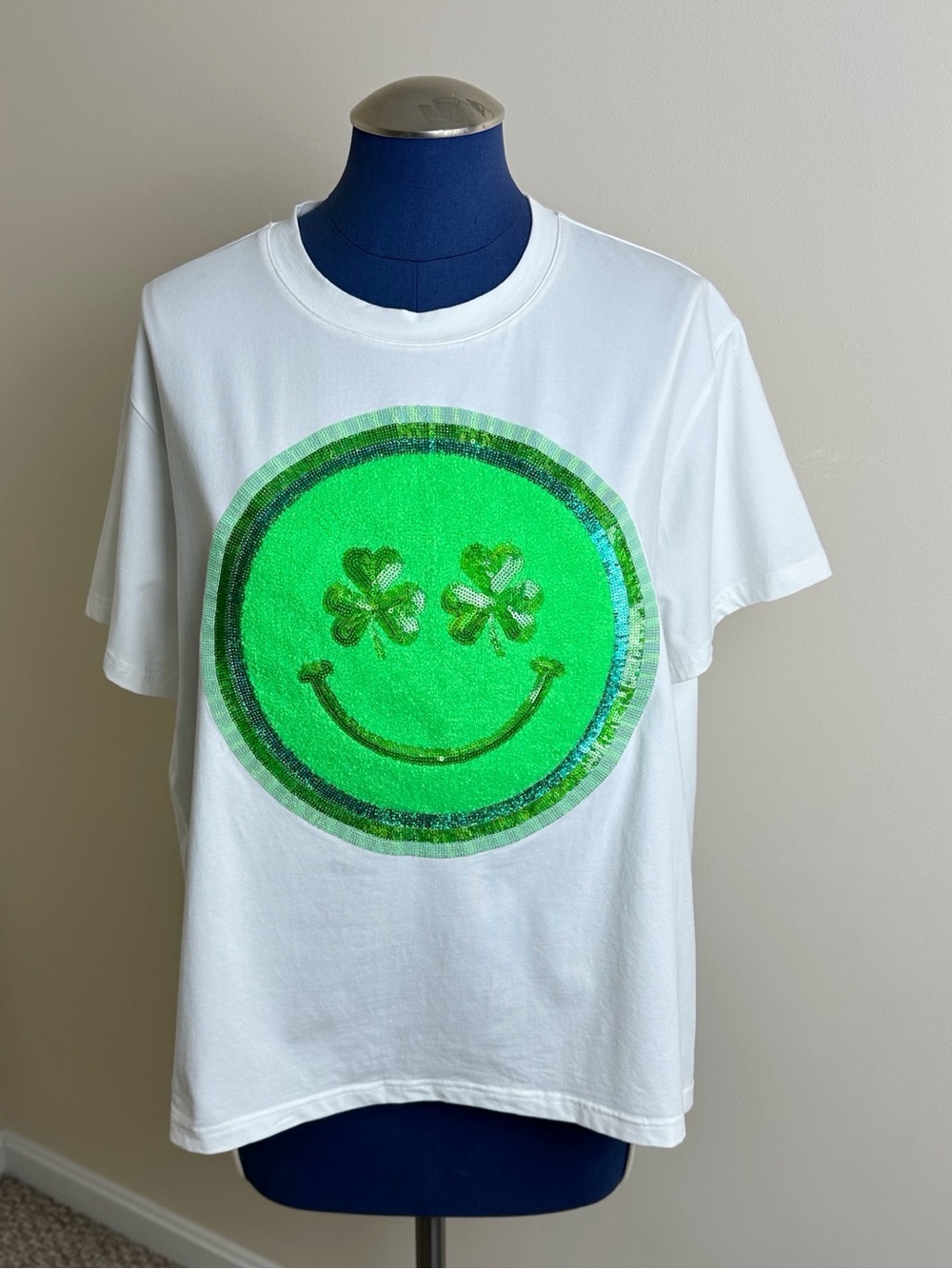 Queen Of Sparkles Shamrock Happy Face Short Sleeve T-Shirt Size Large